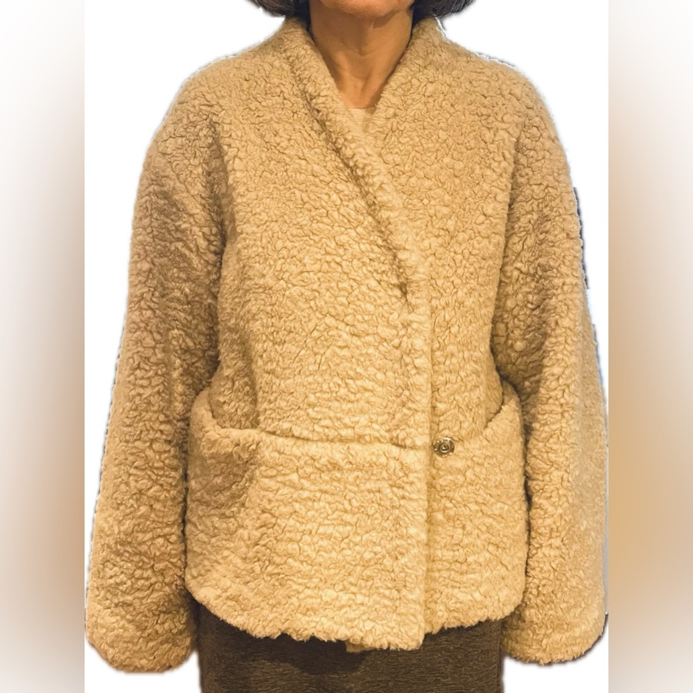 LIGHT BEIGE MANA TEDDY JACKET Small